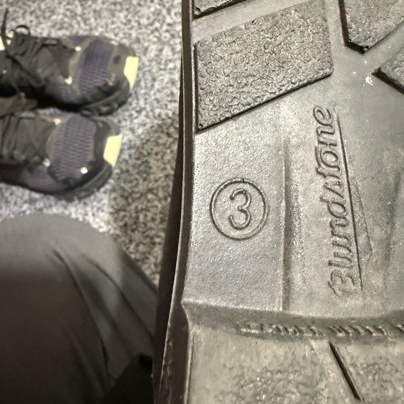 Blundstone Dark Leather Ankle Boots - Picture 6 of 7